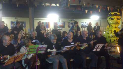 Public debut of the Snug ukulele group (plus a Wayne Hemingway artwork)